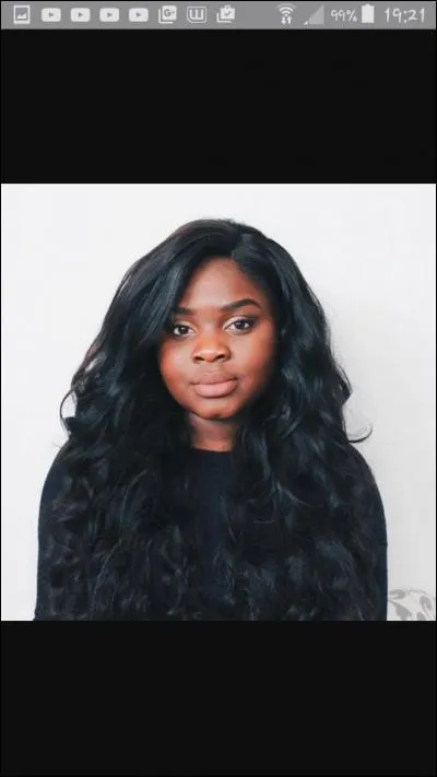 Dans quelle ville réside-t-elle ?