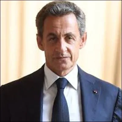 Quel président a succédé à Nicolas Sarkozy ?