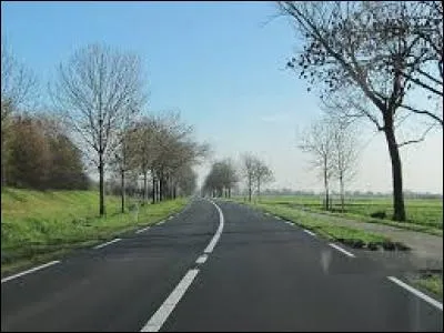 Quelle est la limitation de vitesse pour un conducteur en période probatoire sur une route par beau temps ?
