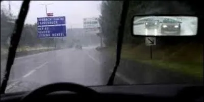 Quelle est la limitation de vitesse sur une autoroute par temps de pluie ?