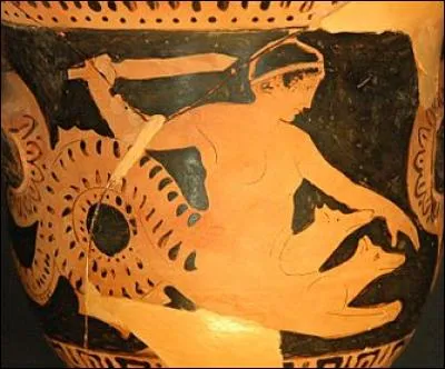 Quel monstre est associé à Charybde ?