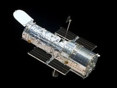 Depuis quand le télescope Hubble est-il opérationnel ?