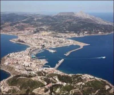 Ceuta et Mellila sont deux enclaves espagnoles. Mais dans quel pays sont-elles enclavées ?