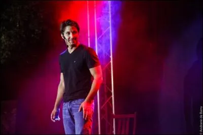 Un homme d'Église va tenter de marcher sur l'eau. Que va-t-il se passer ?