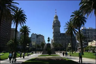 De quel pays Montevideo est-elle la capitale ?
