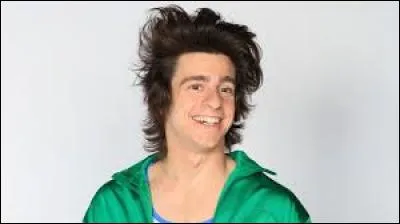 Qui a protégé Théo pendant la grande finale ?