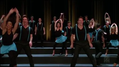 Qui est le coach des Vocal Adrenaline au début de la saison 6 ?