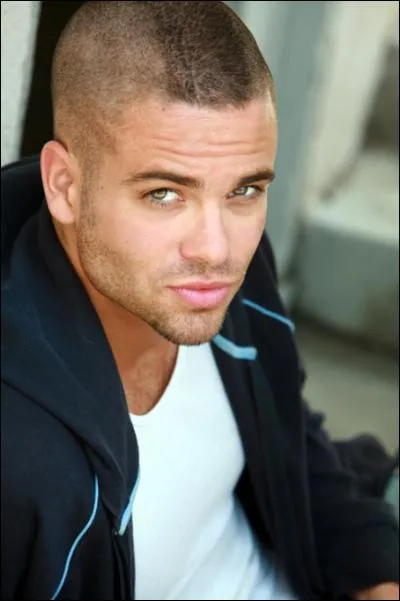 Quelle chanson chante Puck devant le Glee Club, dans cet épisode ?