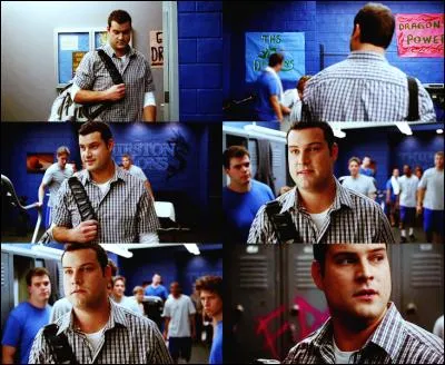 Quelle chanson Blaine Anderson chante-t-il quand on voit Dave Karofsky ?