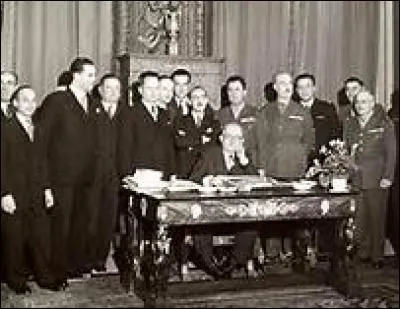 Quand la IVe République fit-elle son apparition ?