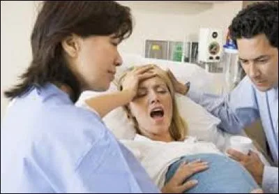 "L'accouchement est douloureux. Heureusement, la femme tient la main de l'homme. Ainsi, il souffre moins." est une citation de l'humoriste :