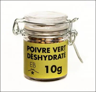 Le poivre vert déshydraté est un poivre...