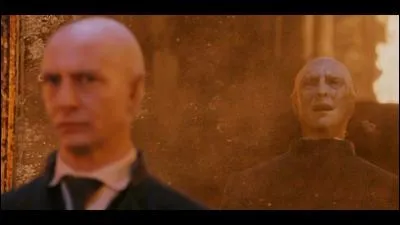 Qu'essaie de dérober Quirrell lors de la première année de Harry à Poudlard ?