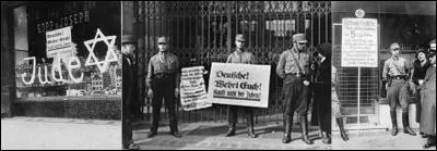 Le 01 avril 1933 : 
Goebbels, le ministre de la propagande, annonce une grande victoire indiscutable. Mais la réalité est tout autre, l'action des nazis est un échec relatif.
Que s'est-il passé ?