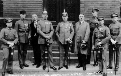 Le 20 janvier 1933 : 
Adolf Hitler prend le pouvoir et devient chancelier de la république de Weimar.
C'est l'apparition d'un nouveau terme désignant l'État allemand nazi.
Quel est ce terme ?