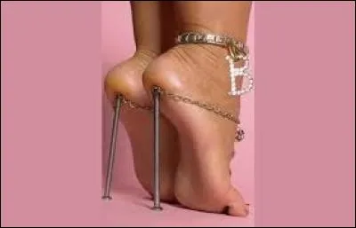 "E" comme "escarpin". Cliquez sur l'image où figure ce type de chaussure :