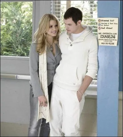 Comment la compagne d'Emmett s'appelle-t-elle ?