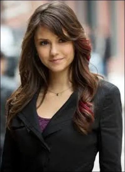 Quand Katherine prend possession du corps d'Elena, qu'essaye-t-elle de faire ?