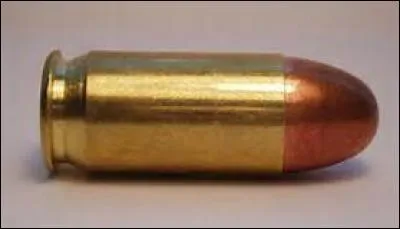 En 1998, un cas étrange fut rapporté ; un homme s'est mis une balle dans :