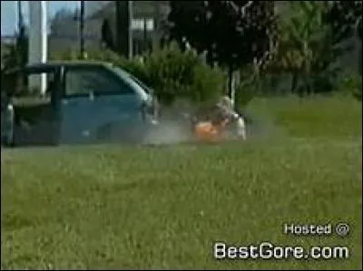 Brian Douglas Wells portait un objet piégé autour de son ___.