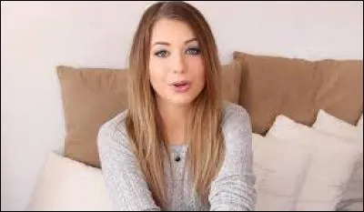 Combien de chaînes Marie tient-elle ?