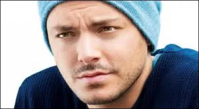 Comment s'appellent les deux potes de Kev Adams dans Soda ?