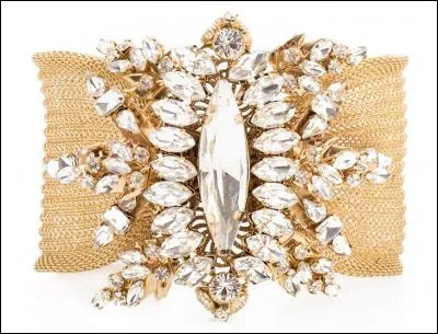 Mode - Quel nom porte l'enseigne de haute couture et accessoires représentée en illustration par ce fabuleux bracelet en étoile ?
