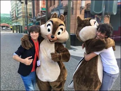 Comment s'appelle le cousin d'Esteban ?