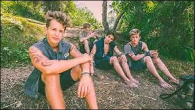 Avec quel chanteur ont-ils interprété"Oh Cecilia" ?