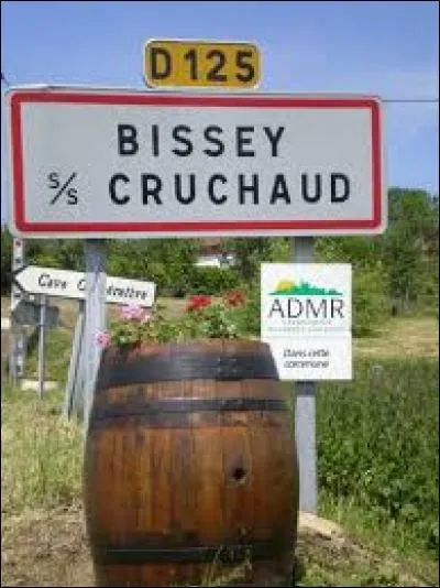 Nous arrivons à Bissey-sous-Cruchaud. Nous sommes en Bourgogne, dans l'arrondissement de Chalon-sur-Saône, dans le département ...