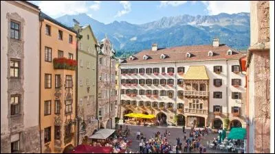 De quel pays, Innsbruck est-elle l'une des plus importantes villes ?