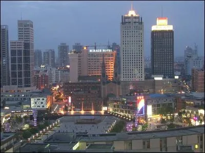 Níngbō est un important port. Où se trouve cette ville ?