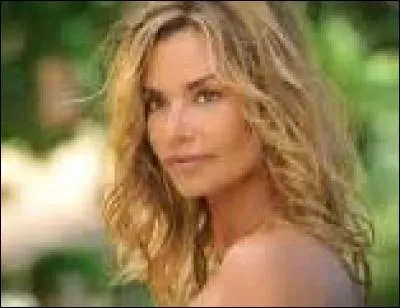 Comment se prénomme cette jeune femme ?