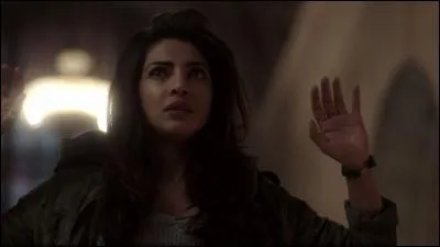 Qui va aider Alex à persuader le FBI qu'elle n'a pas commis 
d'attentat ?