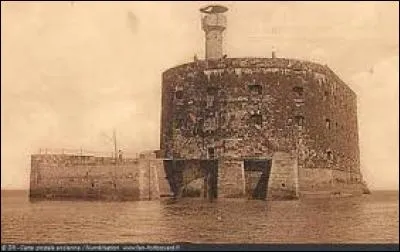 À quel siècle remonte le projet de construction du Fort ?