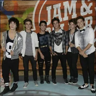 Comment s'appelle la chanson des garçons ?