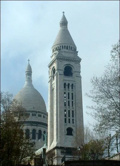 La Savoyarde est la plus grosse cloche de France, elle p&egrave;se 19 tonnes. Dans quel &eacute;difice est-elle install&eacute;e ?