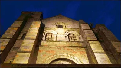 Quelle est la particularité de l'église Saint-Genès de Thiers ?