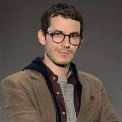 Que fait Miranda quand elle apprend que Simon a découvert le secret des jumelles ?