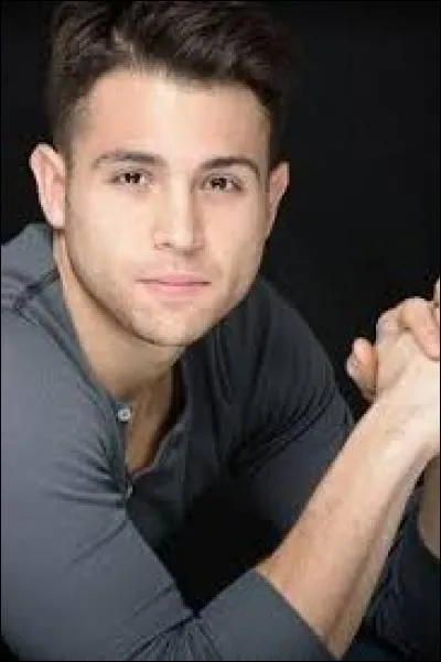 Pour quelle raison Drew se fait-il virer ?