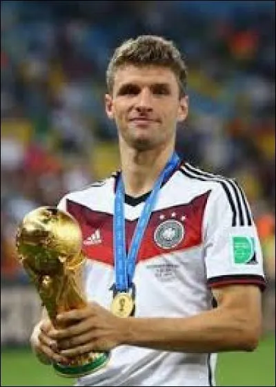 Dans quel(s) club(s) junior Thomas Muller est-il passé ?