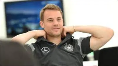 Quel est le prénom du frère du célèbre Manuel Neuer ?