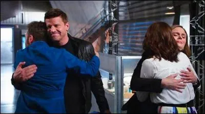 Dans quelle saison Booth quitte-t-il le FBI ? (décidé à prendre sa retraite)