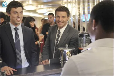 Booth perdra également son meilleur ami.