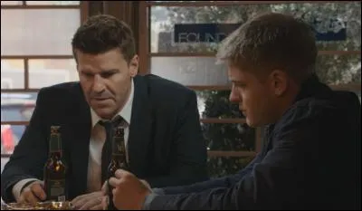 Avec qui joue-t-il au hockey ?