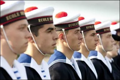 Quel est le slogan de la Marine nationale française actuellement en train de recruter ?