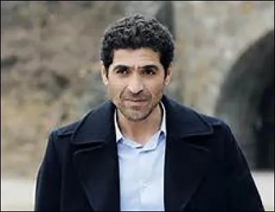 Avec qui Cherif parle-t-il tr&egrave;s souvent au t&eacute;l&eacute;phone ?