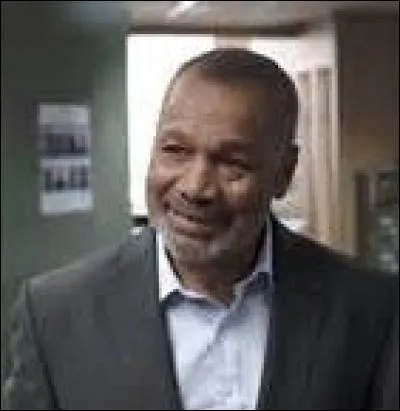 Qui joue le r&ocirc;le du commissaire Doucet ?