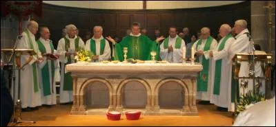 Un _____ est dans une église. Il y en a de toutes sortes, romanes, gothiques, baroques, classiques.