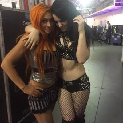 Qui est la fille avec Paige ?